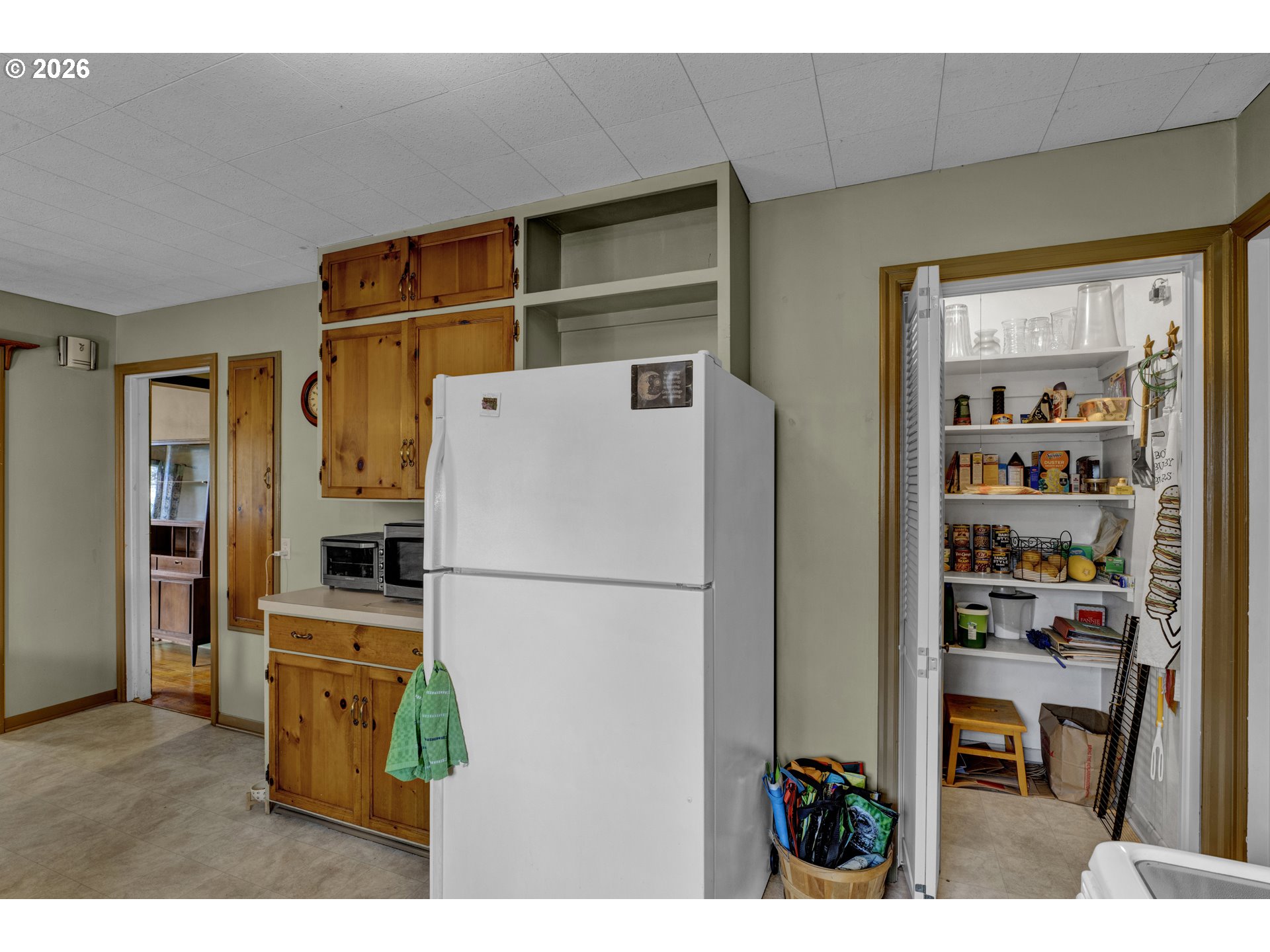 780 Cherry Avenue Eugene, OR 97404 - Photo 12 of 29 a utility room with closet dryer and washer