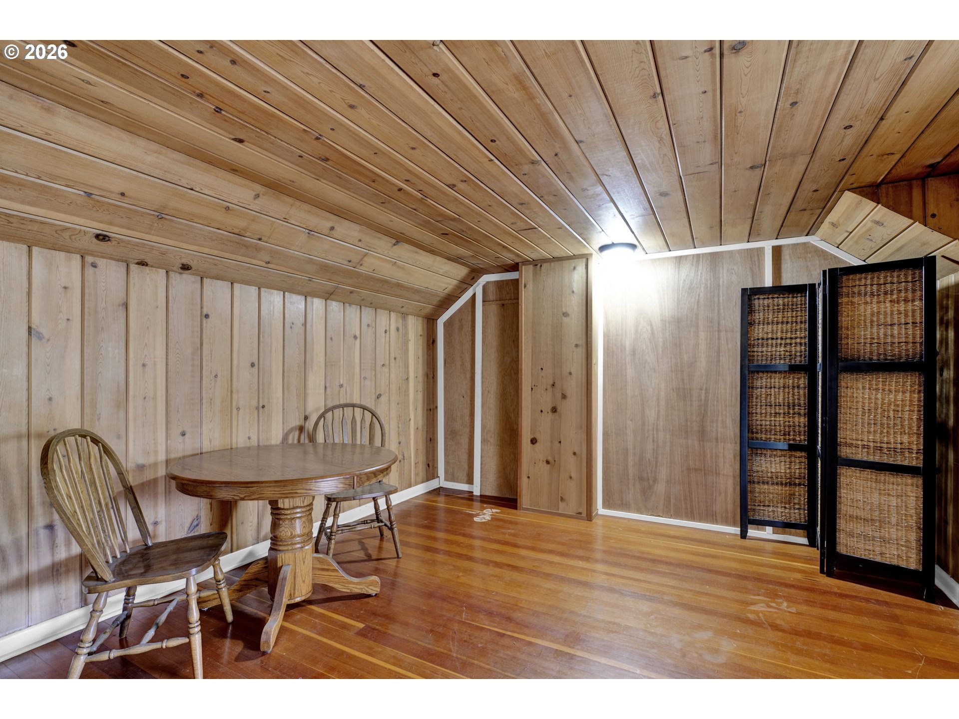 780 Cherry Avenue Eugene, OR 97404 - Photo 18 of 29 a room with furniture and window