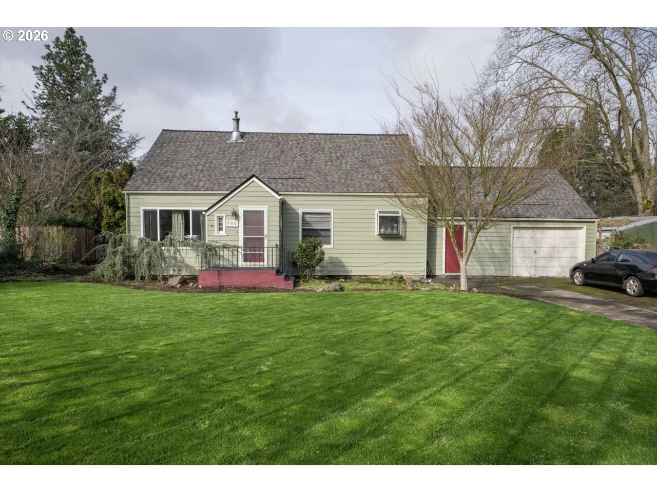 780 Cherry Avenue Eugene, OR 97404 - Photo 4 of 29 a front view of house with yard and green space