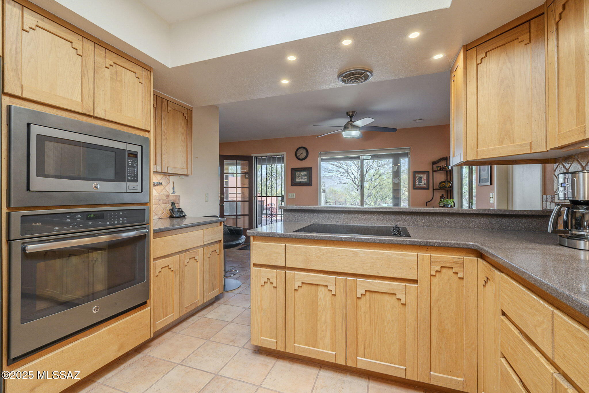 675 North Freeman Road Tucson, AZ 85748 - Photo 11 of 32 Kitchen to breakfast area