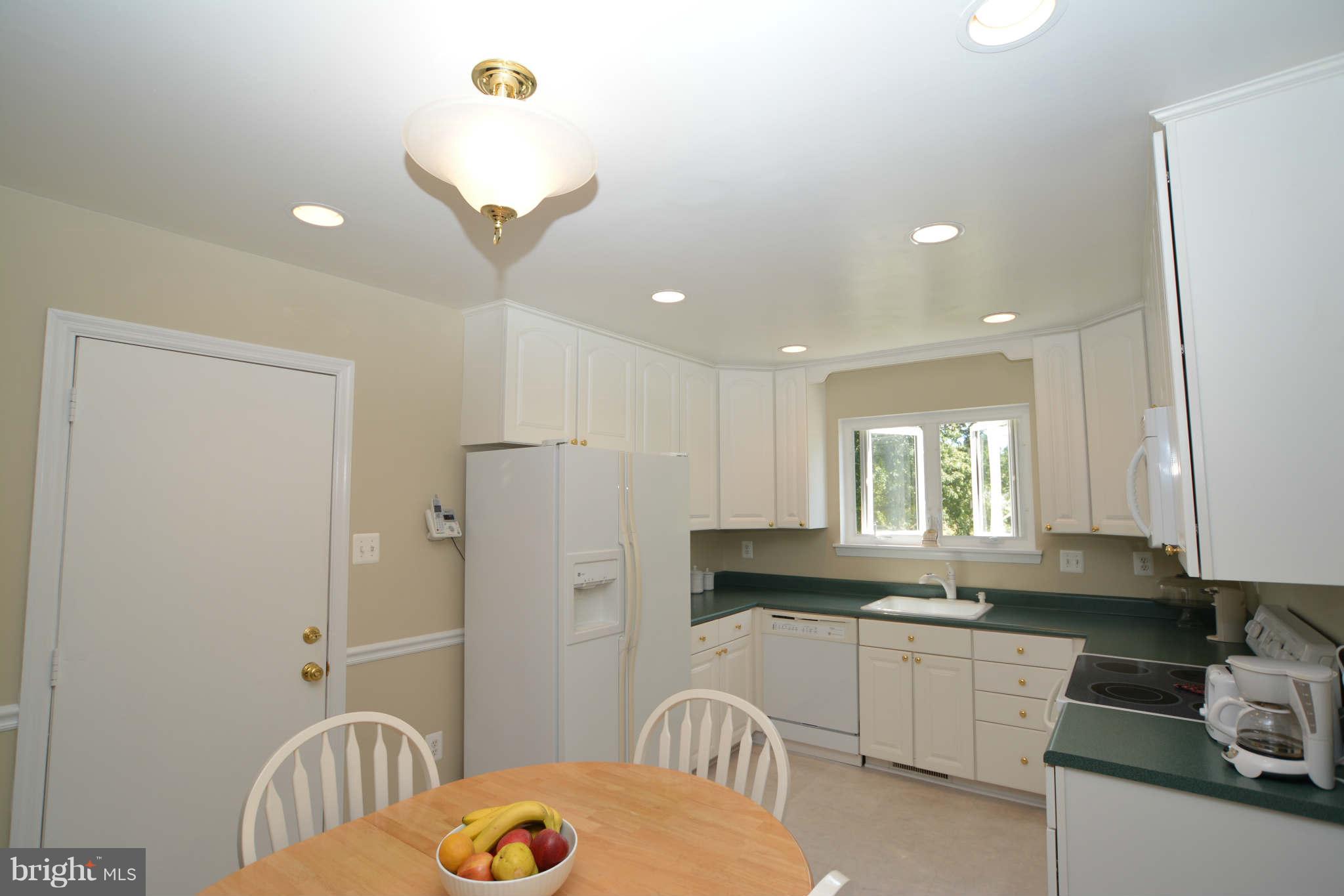4339 Cub Run Road Chantilly, VA 20151 - Photo 4 of 21 Kitchen