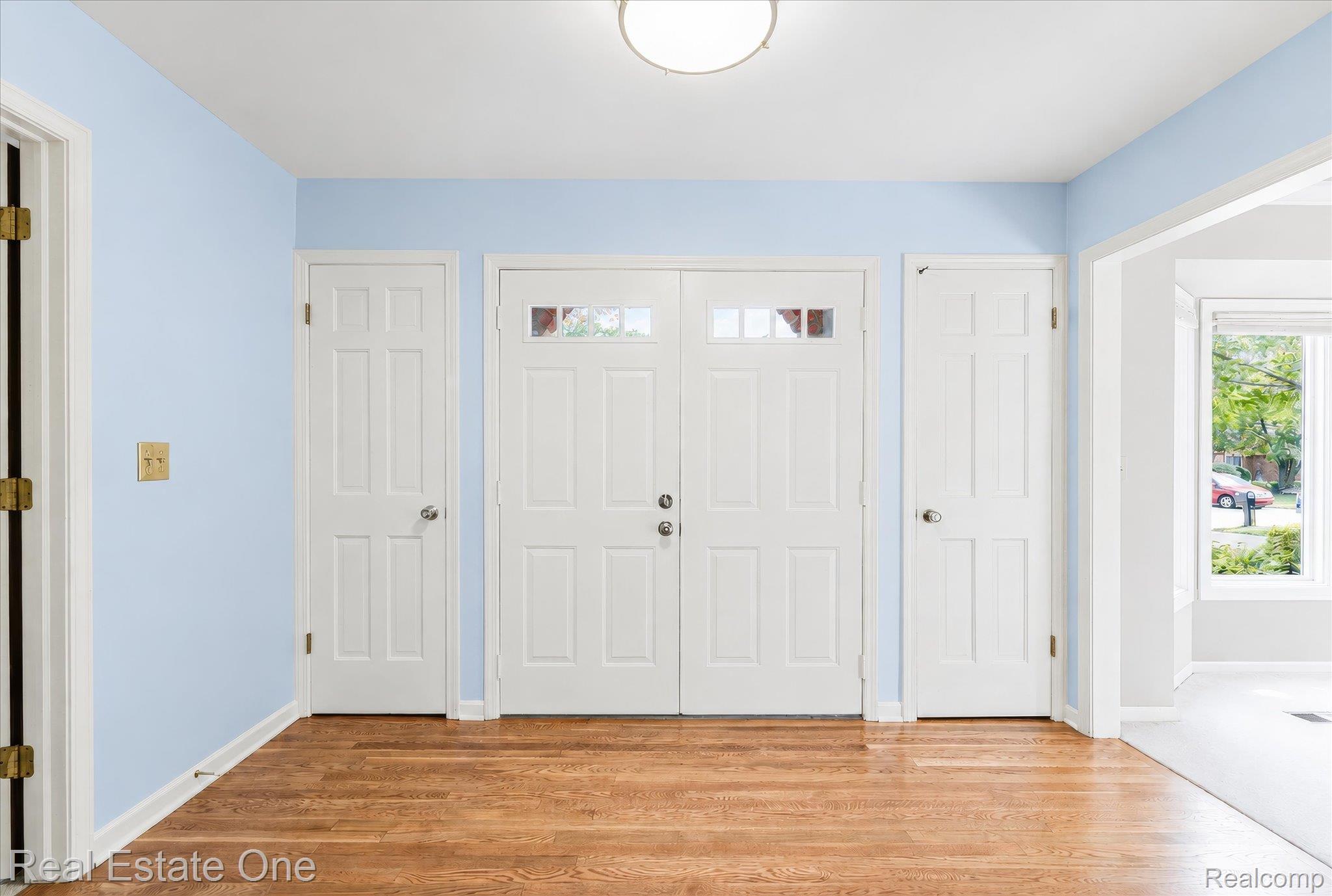 3393 Charlwood Drive Rochester, MI 48306 - Photo 4 of 60 04-005.jpg
