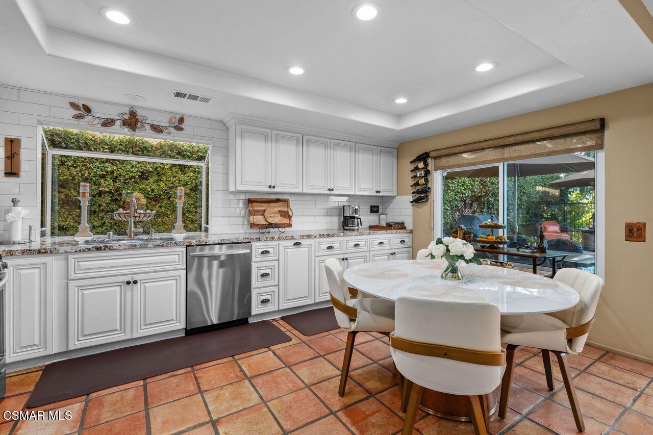 625 Galloping Hill Road Simi Valley, CA 93065 - Photo 16 of 53 25_12128013_189520_189520-EI-124