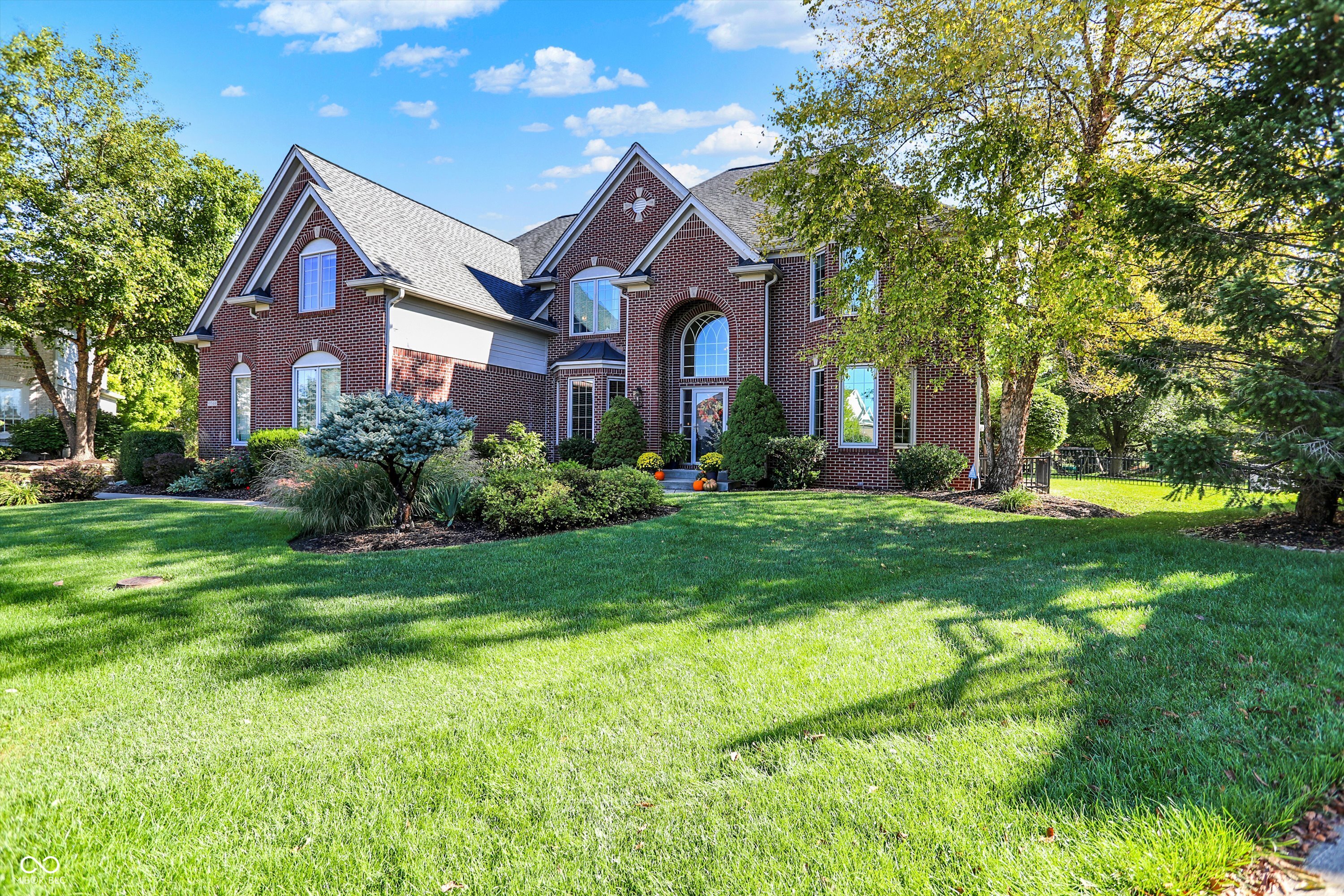 10544 Tavarez Court Fishers, IN 46040 - Photo 5 of 126
