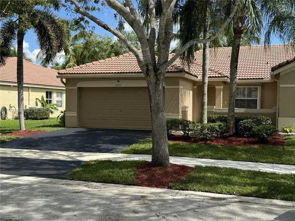 a front view of house with yard