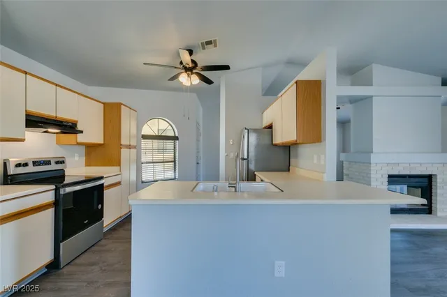 $2,095 | 1670 Rocking Horse Drive, Henderson, NV 89002