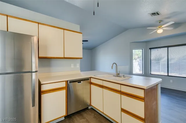 $2,095 | 1670 Rocking Horse Drive, Henderson, NV 89002