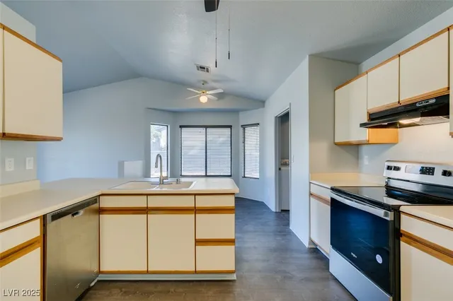 $2,095 | 1670 Rocking Horse Drive, Henderson, NV 89002