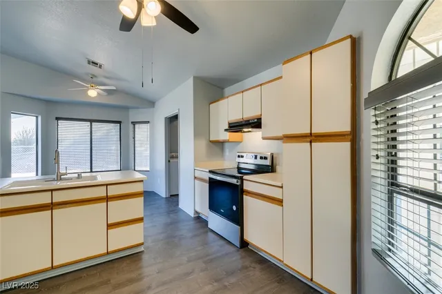 $2,095 | 1670 Rocking Horse Drive, Henderson, NV 89002