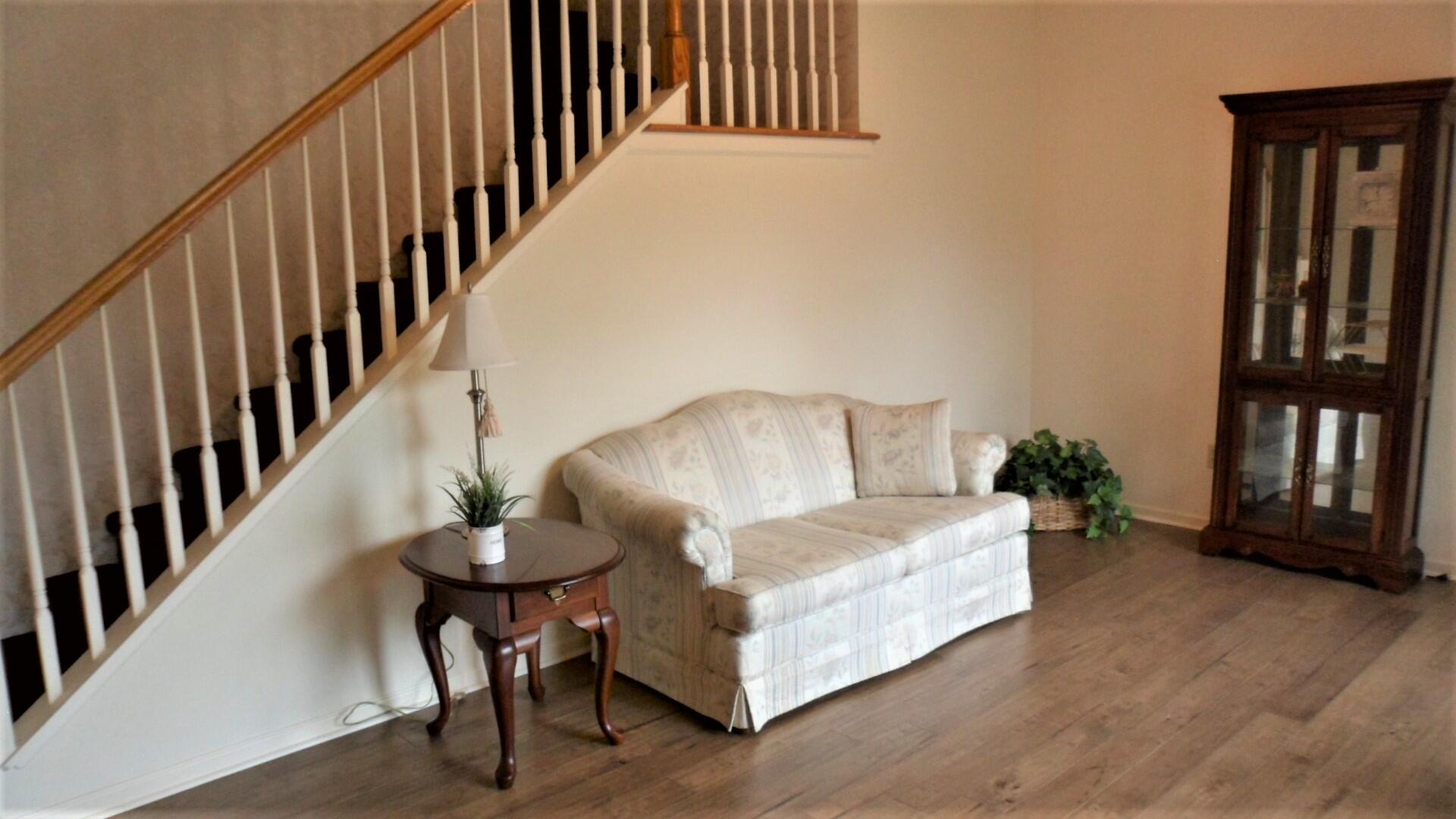 220 Wickliffe Road Frankfort, KY 40601 - Photo 4 of 61 formal living 2