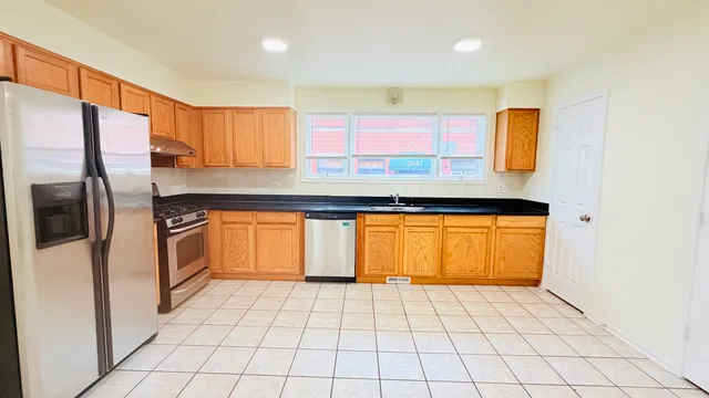 $3,100 | 356 West 31st Street, Chicago, IL 60616