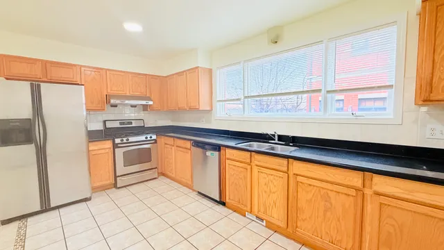 $3,100 | 356 West 31st Street, Chicago, IL 60616