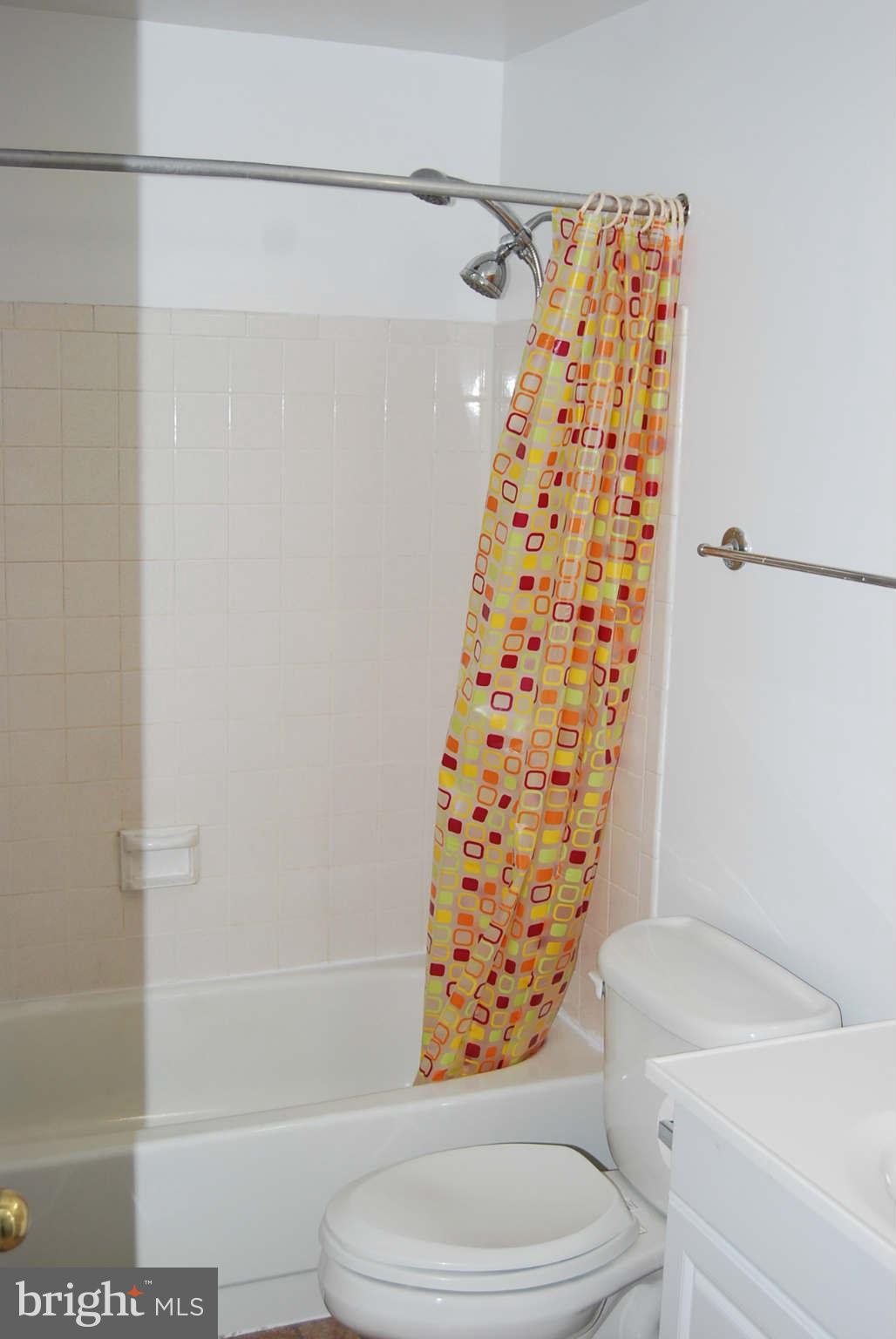 9019 Centerway Road Gaithersburg, MD 20879 - Photo 17 of 25 Bath