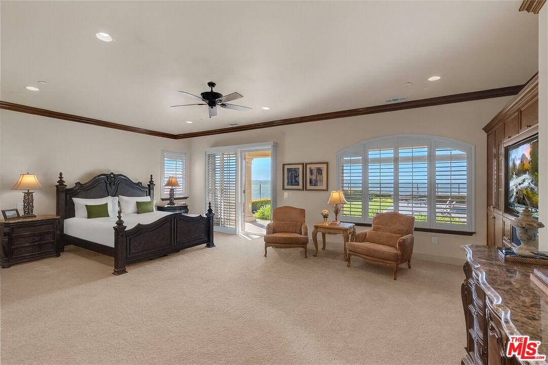 1990 Highway 46 Shandon, CA 93461 - Photo 18 of 57 a living room with furniture and a flat screen tv