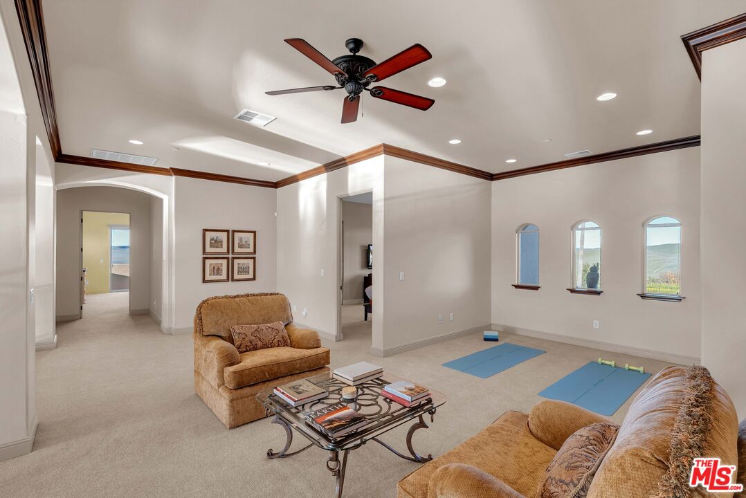 1990 Highway 46 Shandon, CA 93461 - Photo 31 of 57 a living room with furniture