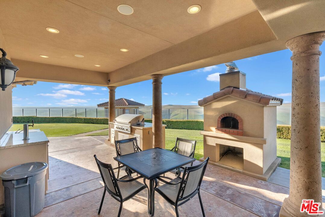 1990 Highway 46 Shandon, CA 93461 - Photo 38 of 57 a view of a kitchen with a table and chairs in it
