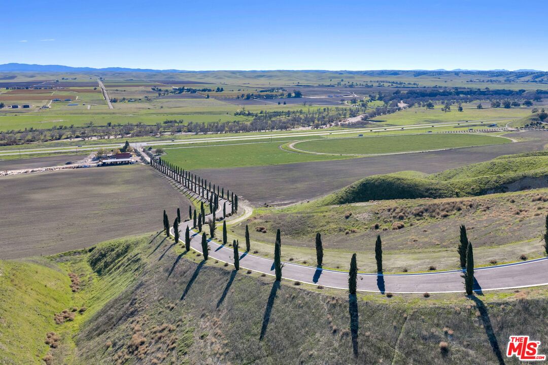 1990 Highway 46 Shandon, CA 93461 - Photo 49 of 57 view of an outdoor space and city view