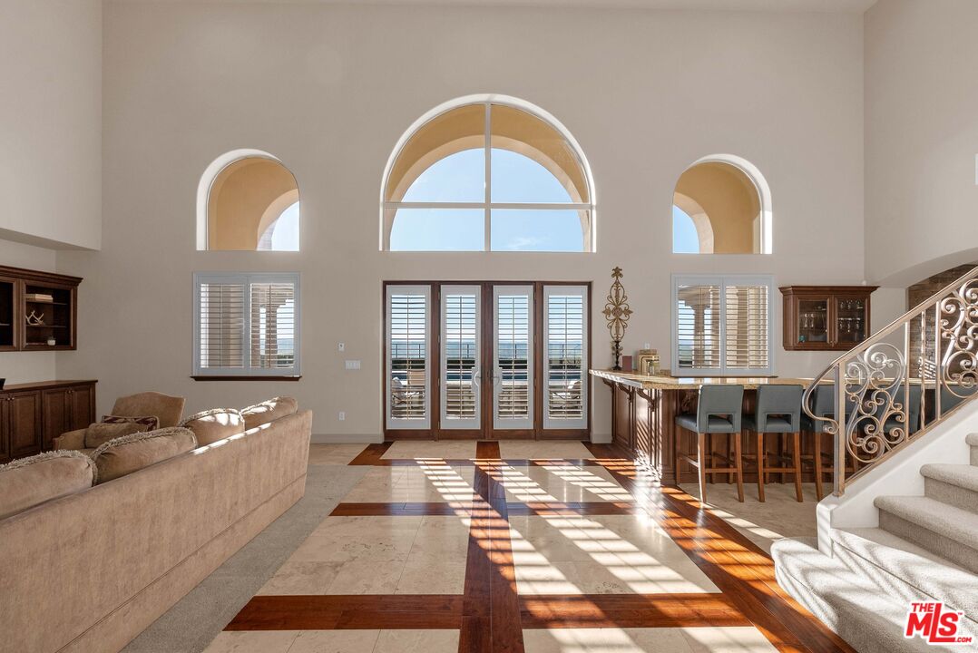 1990 Highway 46 Shandon, CA 93461 - Photo 7 of 57 a living room with furniture and a floor to ceiling window