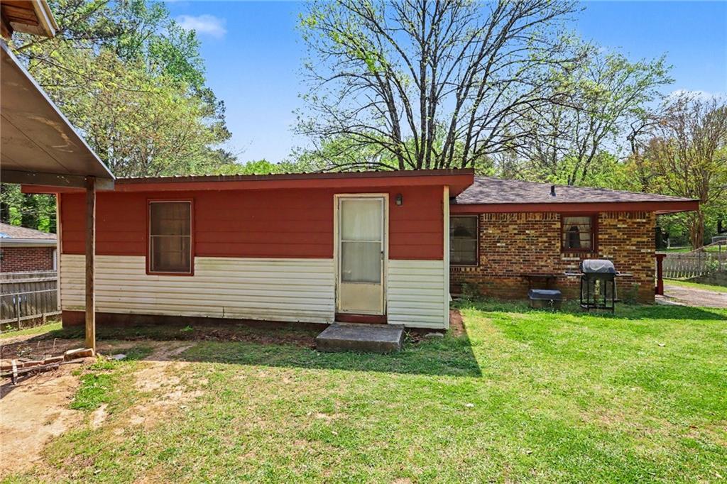 7019 Lake View Lane Doraville, GA 30360 - Photo 31 of 32 a view of a backyard with a small cabin