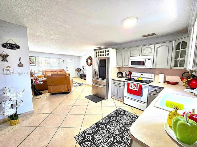 $1,100,000 | 11152 Southwest 7th Street, Sweetwater, FL 33174