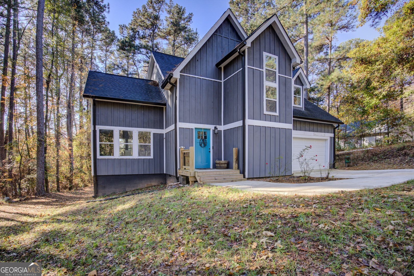 13 Goldfinch Circle Monticello, GA 31064 - Photo 4 of 44 a front view of a house with a yard