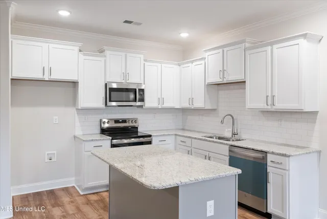 $371,900 | 951 Collie Drive, Hernando, MS 38651