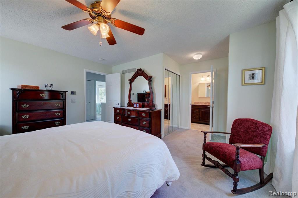 44501 Ridgefield Road Canton, MI 48188 - Photo 27 of 66