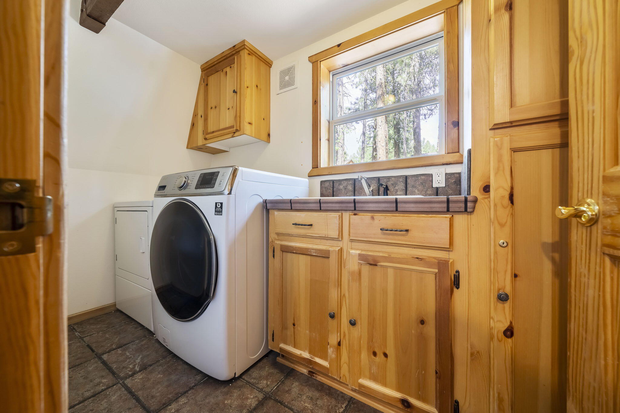 13628 Shad Bush Black Butte Ranch, OR 97759 - Photo 61 of 71 Laundry room