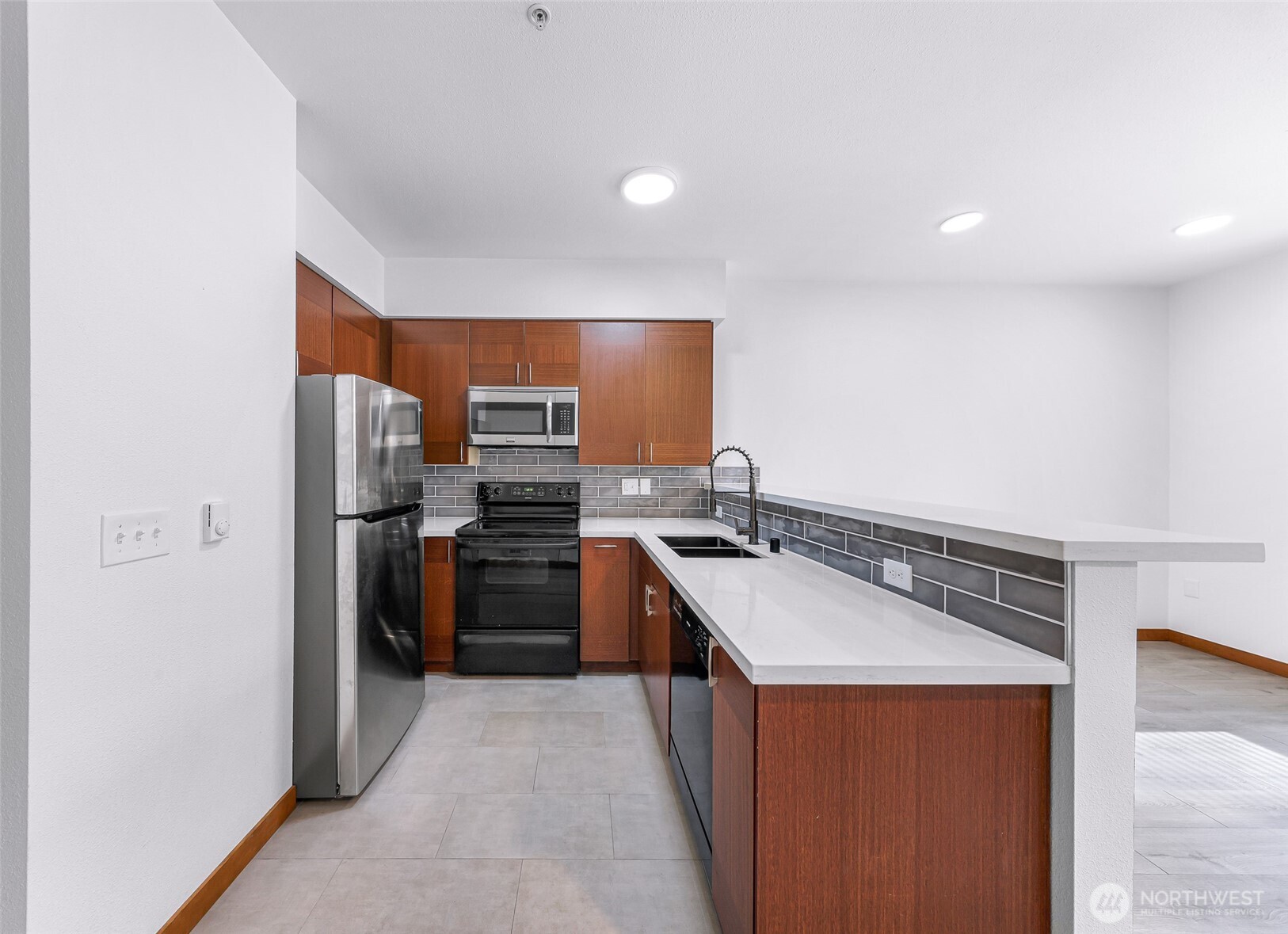 910 Gladstone Street, Unit 108 Bellingham, WA 98229 - Photo 12 of 24