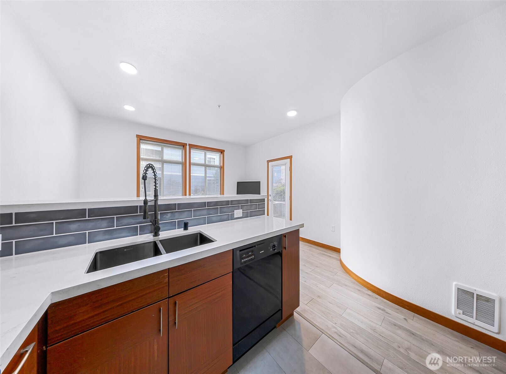 910 Gladstone Street, Unit 108 Bellingham, WA 98229 - Photo 13 of 24