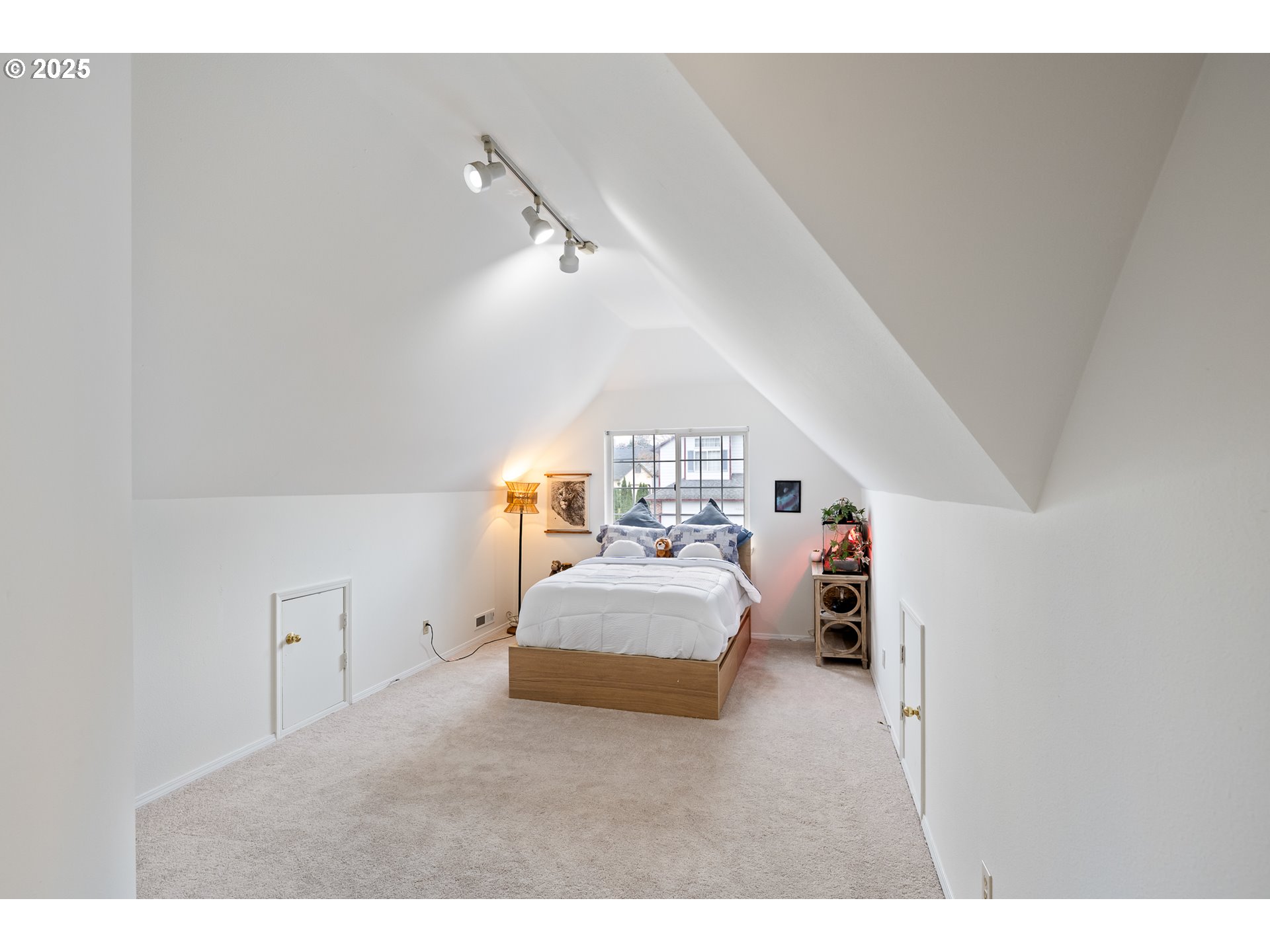 16033 Northwest Ridgetop Lane Beaverton, OR 97006 - Photo 20 of 42 a en suite bathroom with a sink
