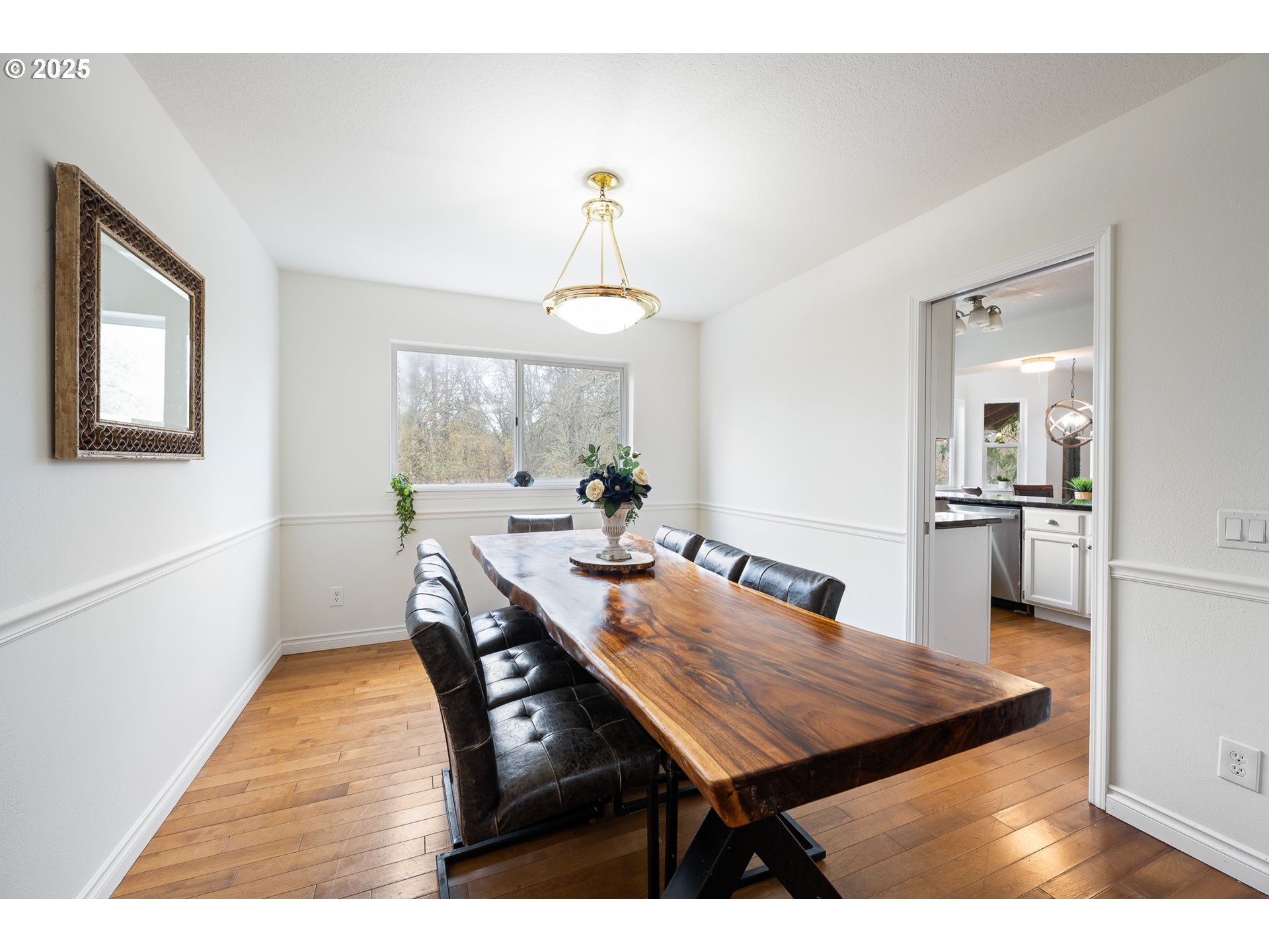 16033 Northwest Ridgetop Lane Beaverton, OR 97006 - Photo 4 of 42 a dining room with kitchen island a table and chairs