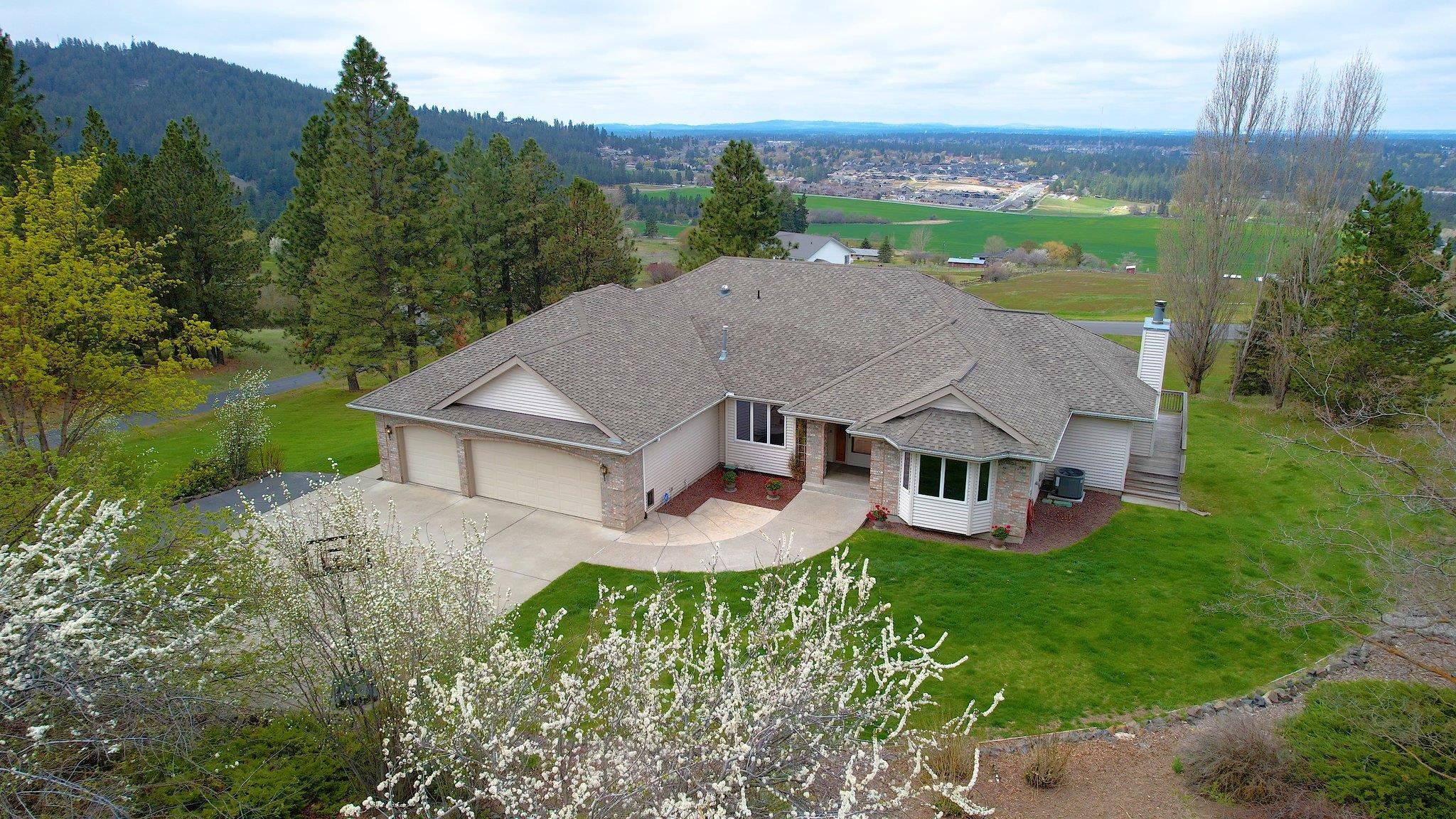 4025 South Thierman Road Spokane, WA 99223 - Photo 1 of 48