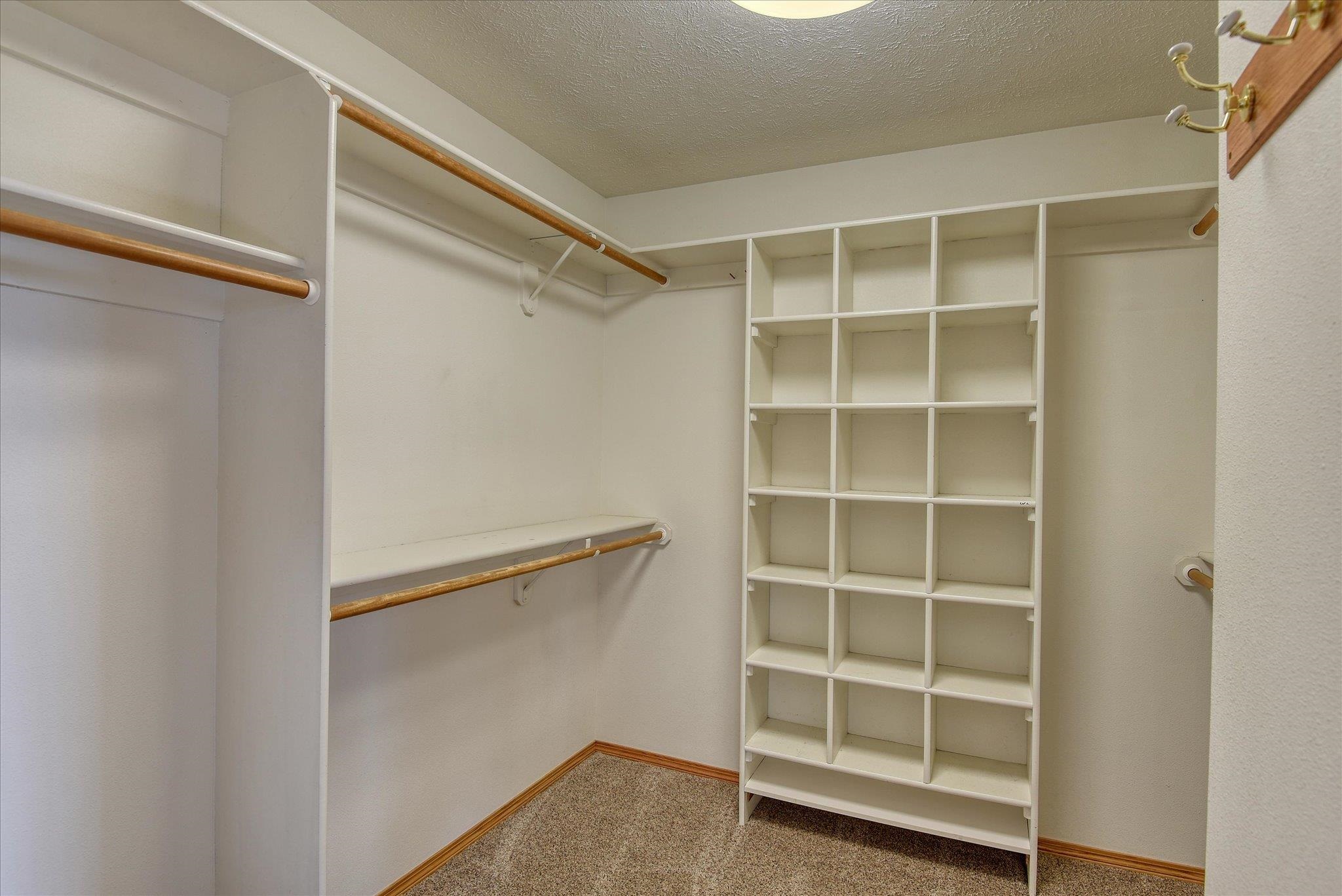 4025 South Thierman Road Spokane, WA 99223 - Photo 17 of 48