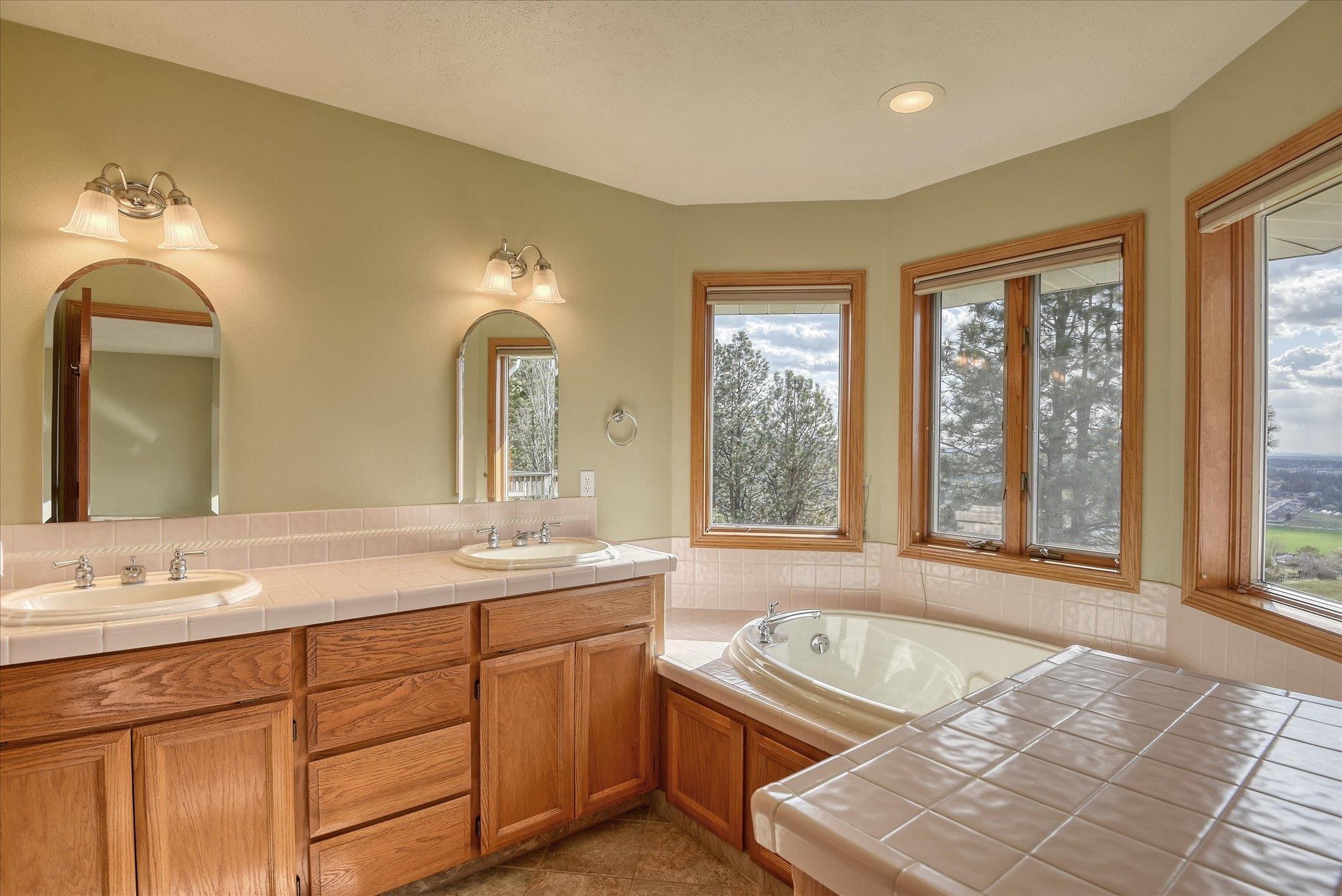 4025 South Thierman Road Spokane, WA 99223 - Photo 18 of 48