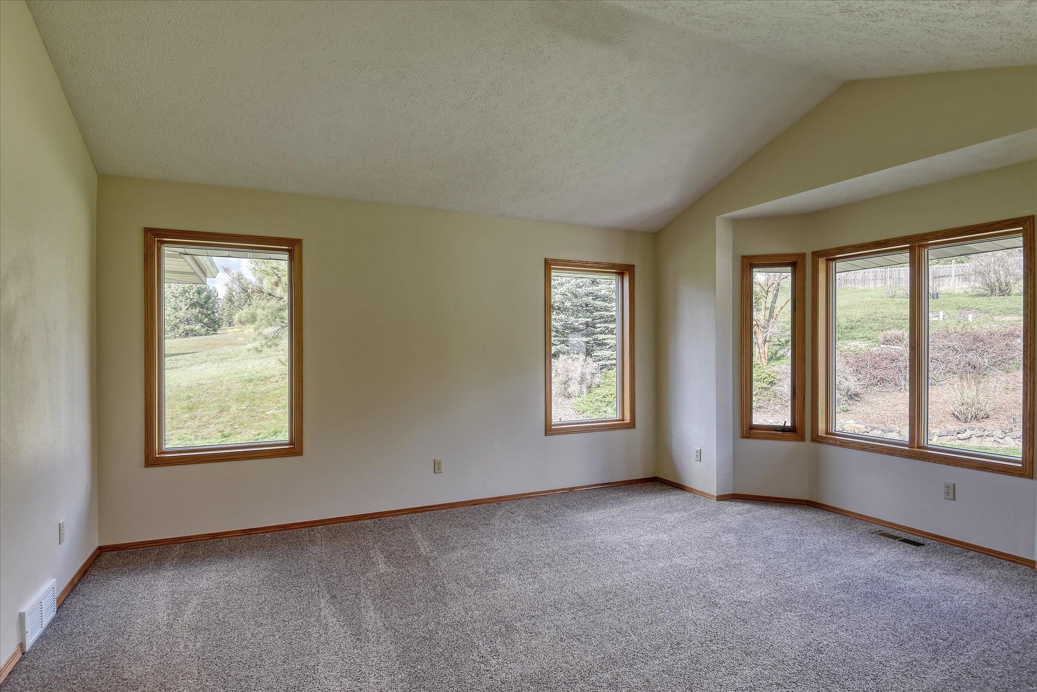 4025 South Thierman Road Spokane, WA 99223 - Photo 3 of 48