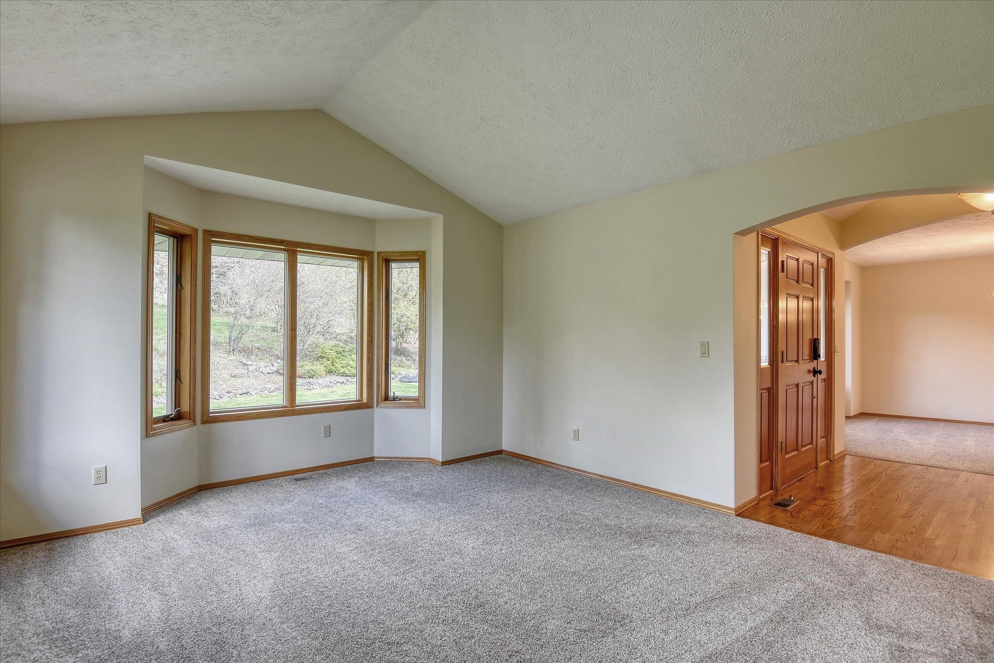4025 South Thierman Road Spokane, WA 99223 - Photo 4 of 48