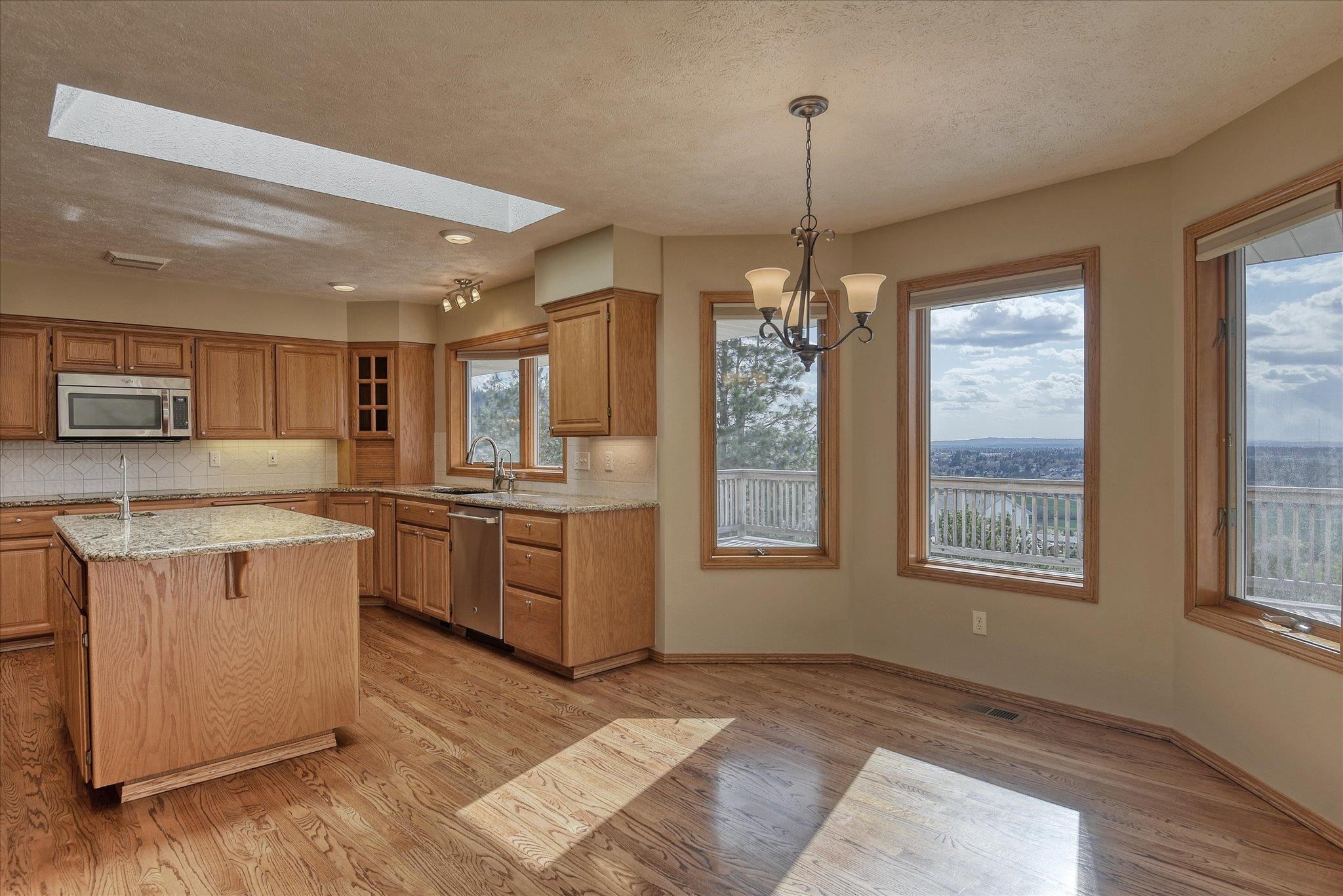 4025 South Thierman Road Spokane, WA 99223 - Photo 9 of 48