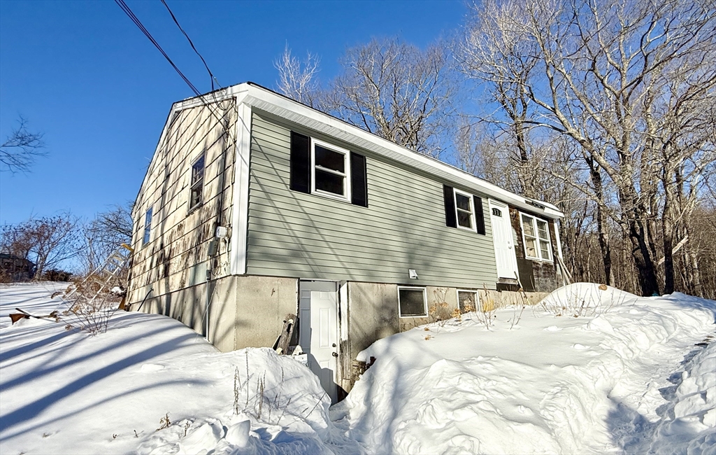 333 Sheldon Road Fitchburg, MA 01420 - Photo 3 of 18