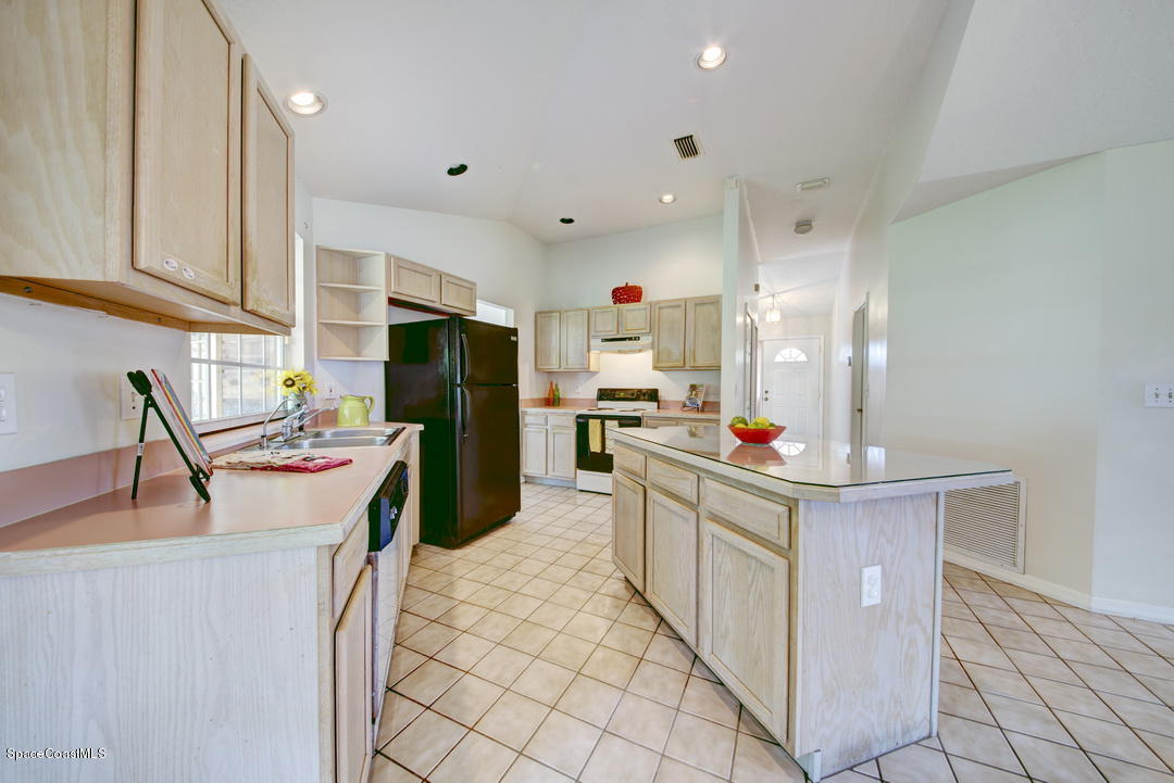 307 Abello Road Southeast Palm Bay, FL 32909 - Photo 22 of 30 Kitchen View2