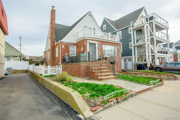 $2,100 | 237 East Broadway, Unit LOWR, Long Beach, NY 11561