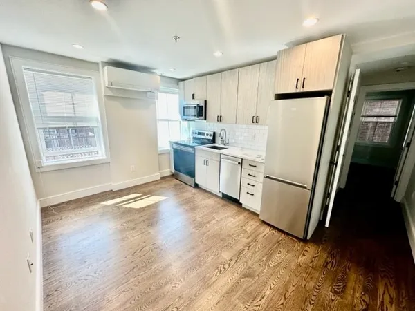 $3,000 | 366 Hanover Street, Unit 7, Boston, MA 02113