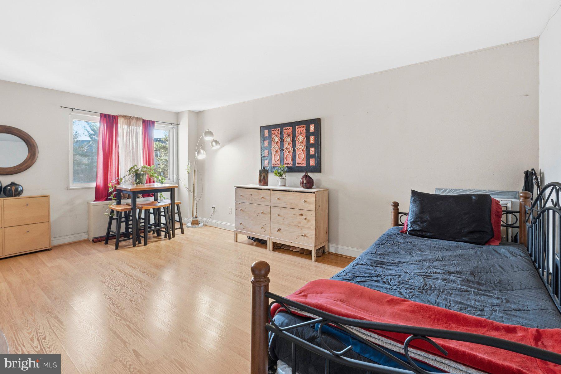 1005 Chillum Road, Unit 305 Hyattsville, MD 20782 - Photo 6 of 31 Open canvas living area