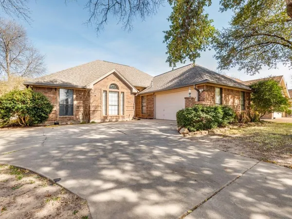 $374,999 | 8220 Saddlebrook Drive, Benbrook, TX 76116