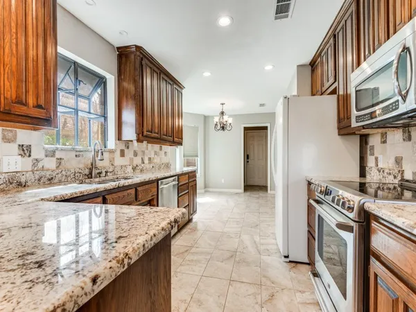 $374,999 | 8220 Saddlebrook Drive, Benbrook, TX 76116