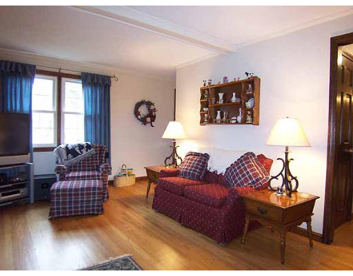 49 Dutchess Street Springfield, MA 01129 - Photo 8 of 25 a living room with furniture