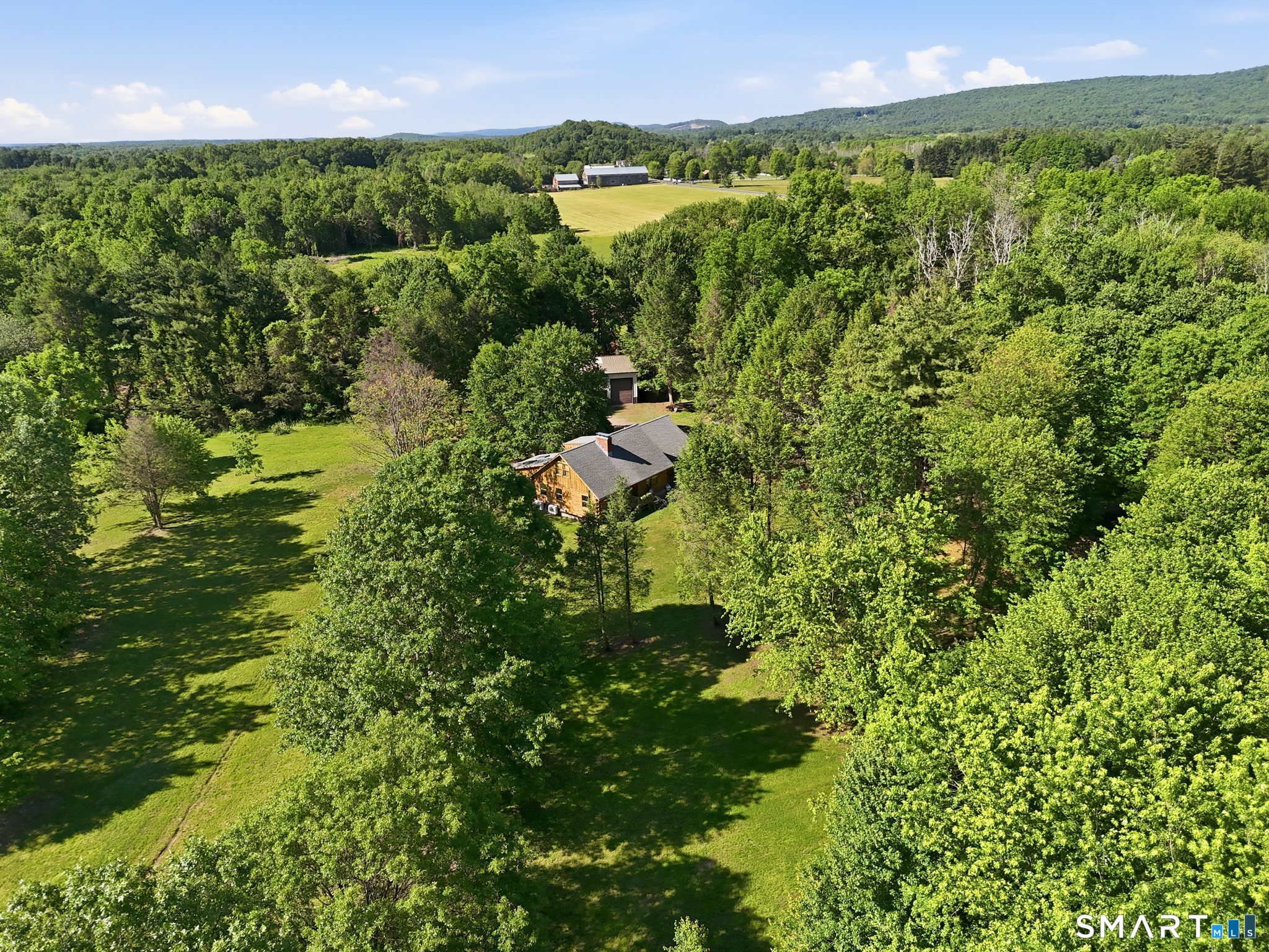 174 South Grand Street Suffield, CT 06093 - Photo 4 of 40