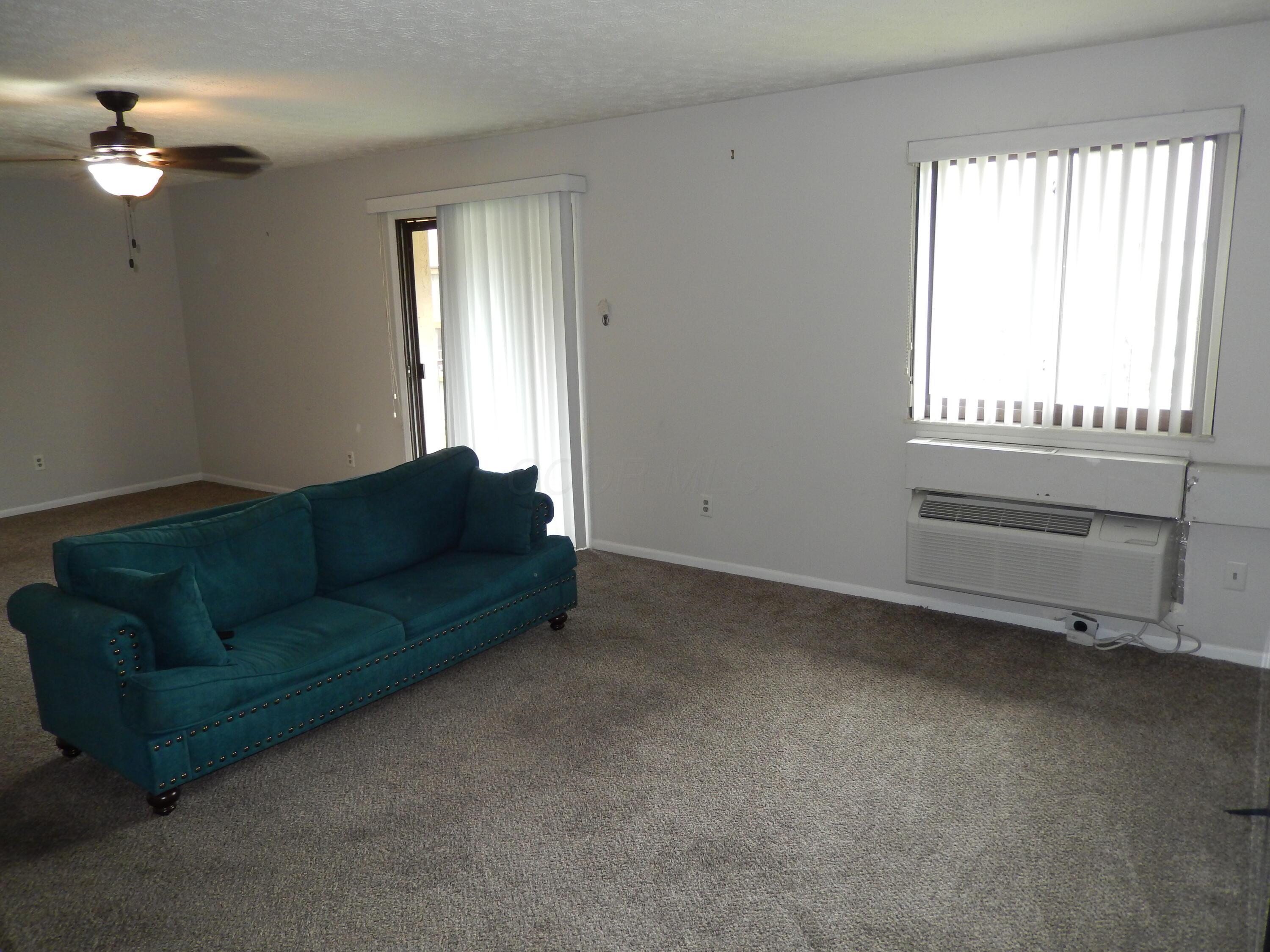 3941 Karl Road, Unit 322 Columbus, OH 43224 - Photo 7 of 42 Living Room