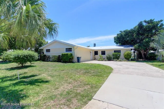 $2,900 | 331 Carmine Drive, Cocoa Beach, FL 32931