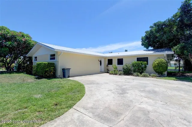 $2,900 | 331 Carmine Drive, Cocoa Beach, FL 32931
